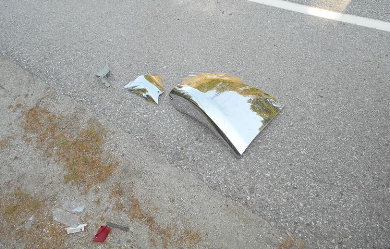 Sunshine Coast RCMP looking for truck that left bumper bit behind in hit and run