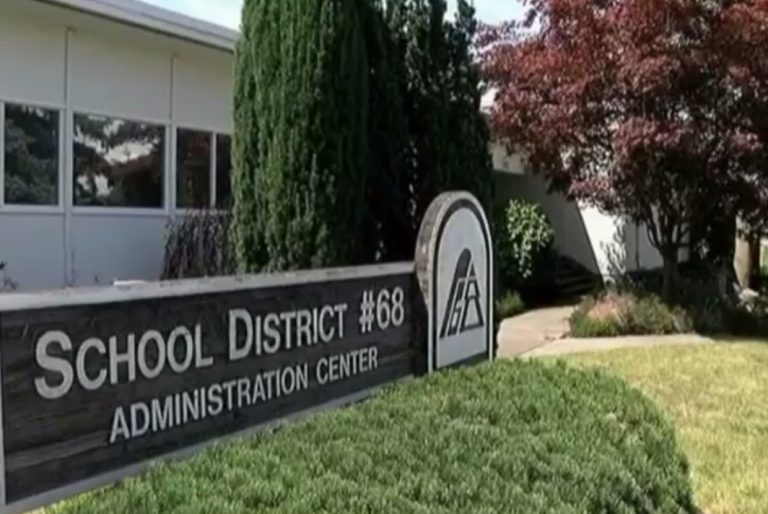 School District 68 teacher loses teaching license 