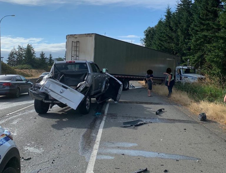 Both drivers unharmed after semi totals pickup in Nanaimo crash