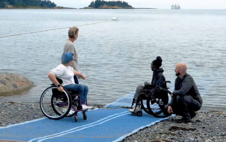 Wheelchair users able to roll down Departure Bay beach with new mat
