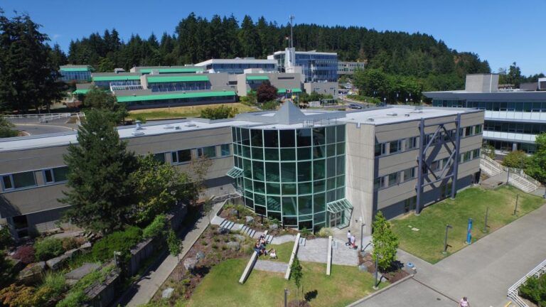 Island Health partners with VIU and Selkirk College on new Pharmacy Tech program 