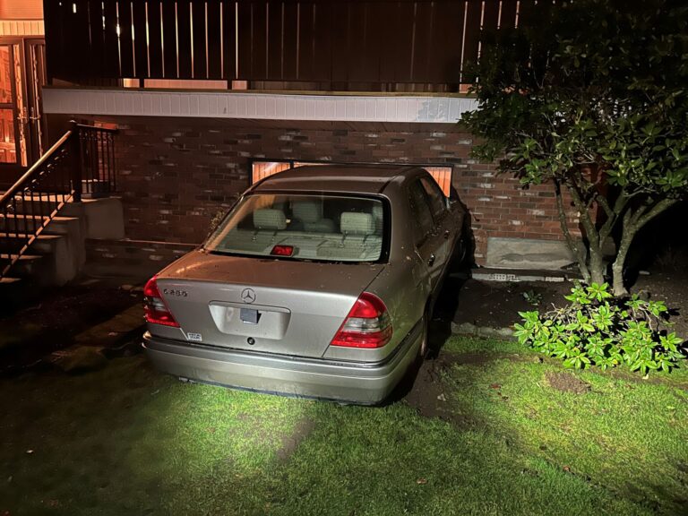 Car got lodged into Nanaimo home Saturday night