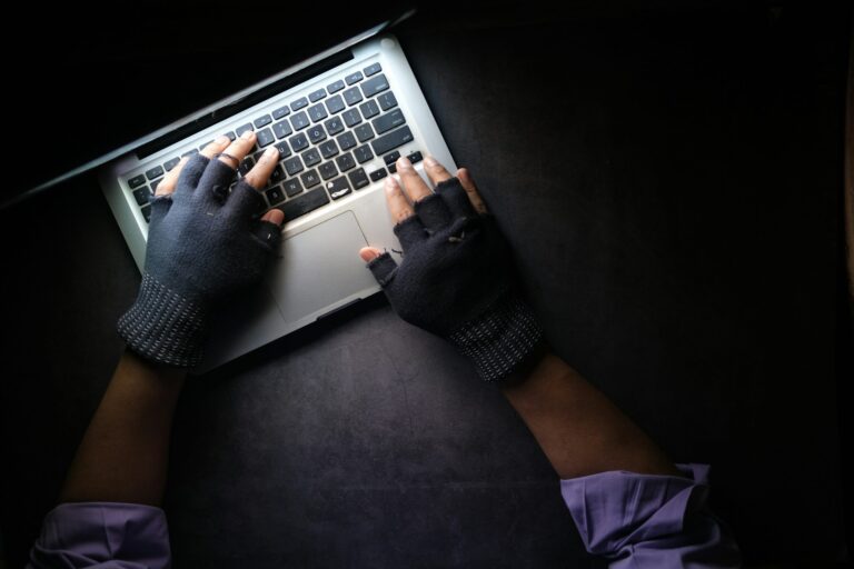 Scammers continue targeting Sunshine Coast residents