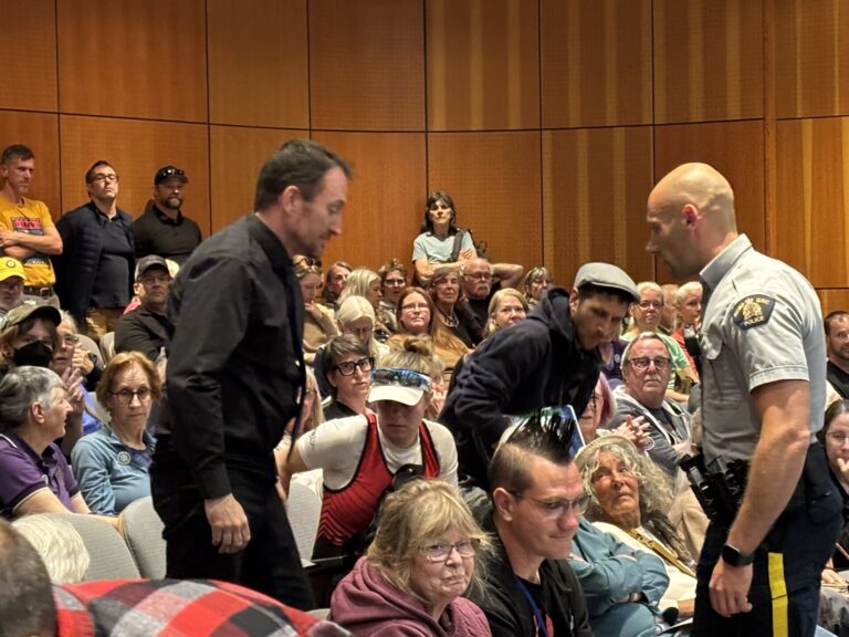 Man escorted out of Nanaimo council after breaking recording bylaw 
